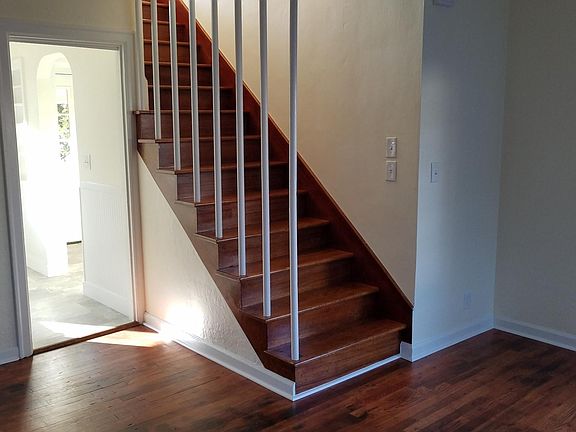 5th image of 704 E St APT 10