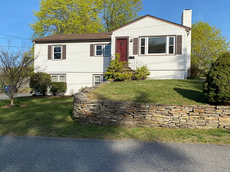 236 Spooner Ave — Photo 32