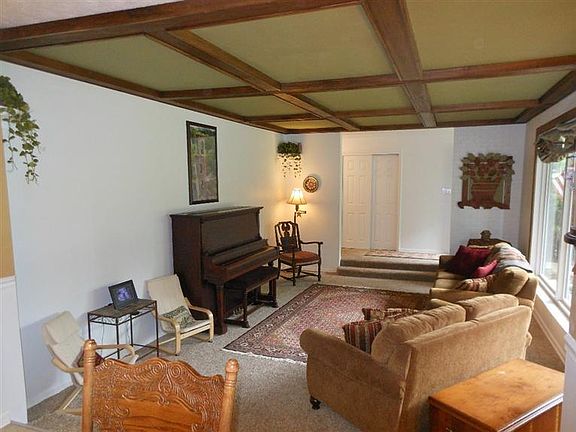 5th image of 2318 Barnett Dr