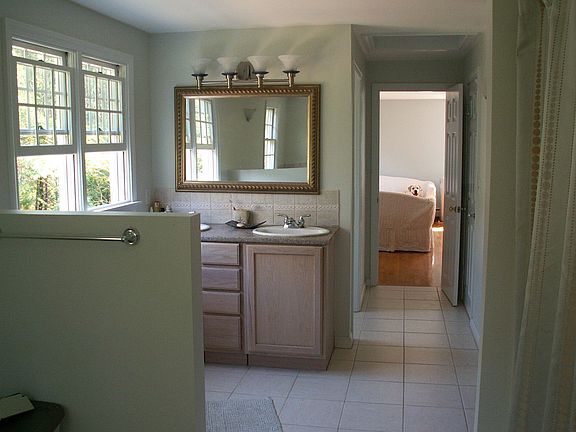 1/2 of Master Bath