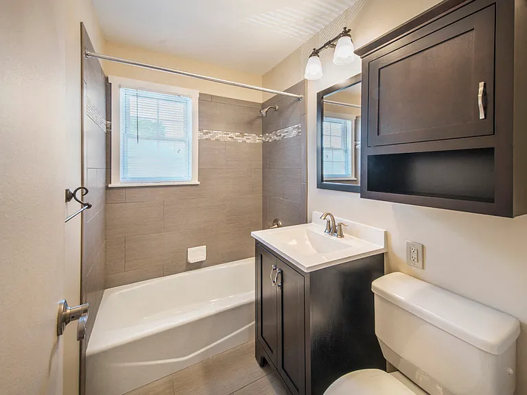 Rivercrest Apartments — Photo 32