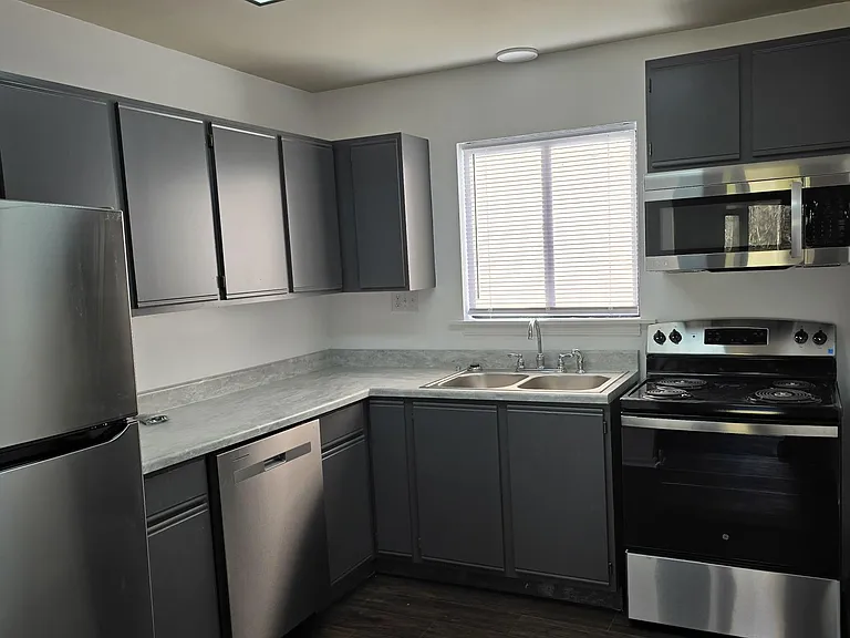 631 Hilltop Dr #631 — Photo 2