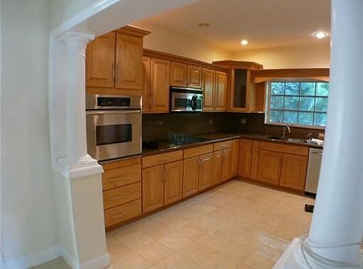 3rd image of 410 Catalonia Ave