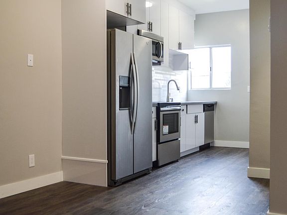 3rd image of 817 4th St APT 307