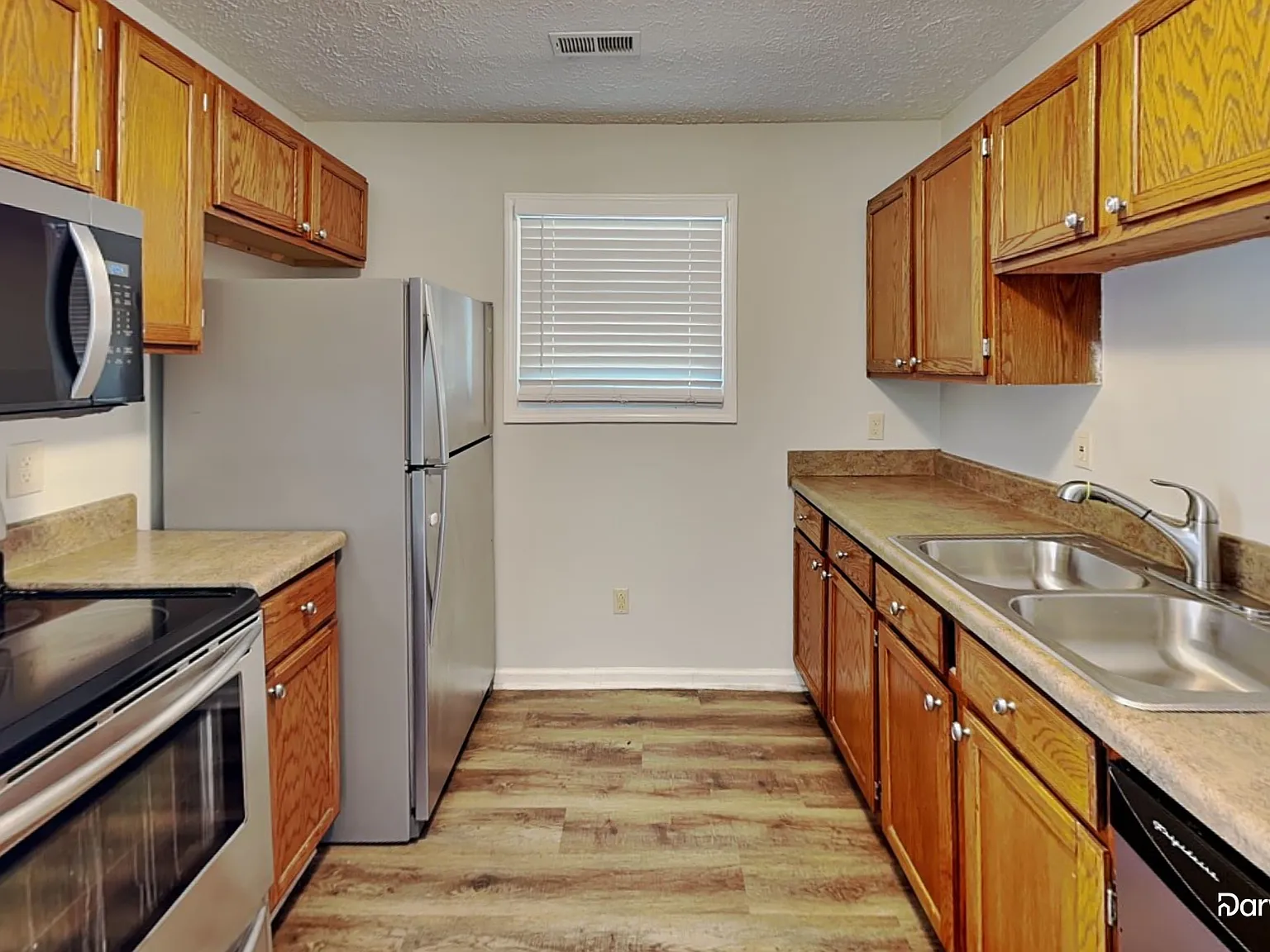 3 bed, 2.5 bath, 1444 sqft, $1,765 — Photo 2