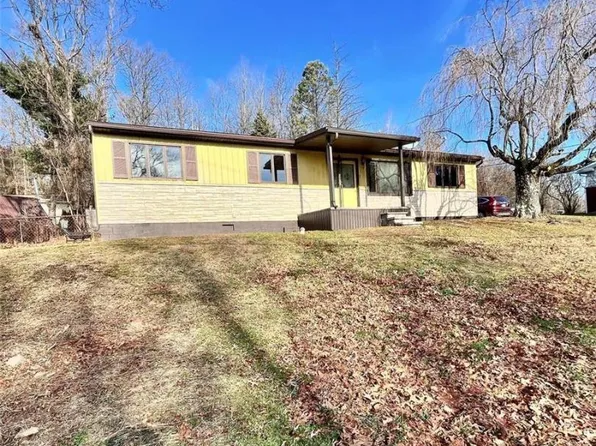 395 Ohio Ave, Shenandoah, PA 17976