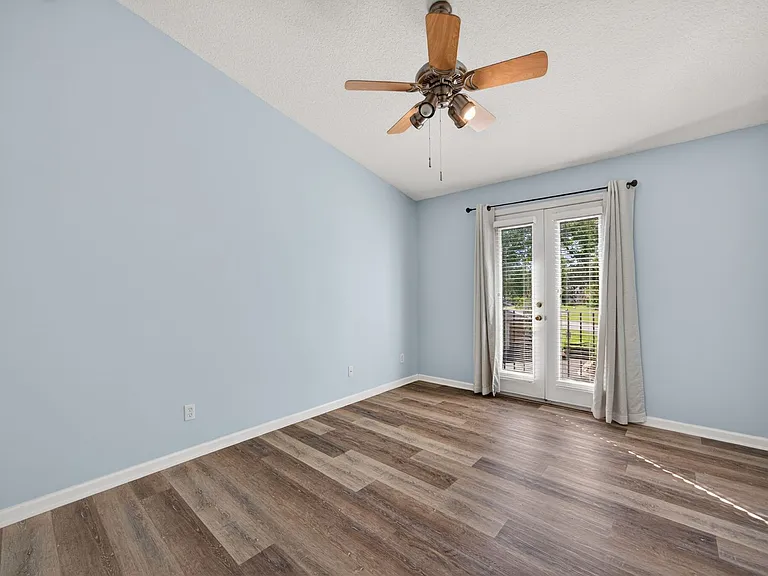 13727 Richmond Park Dr N #105 — Photo 20
