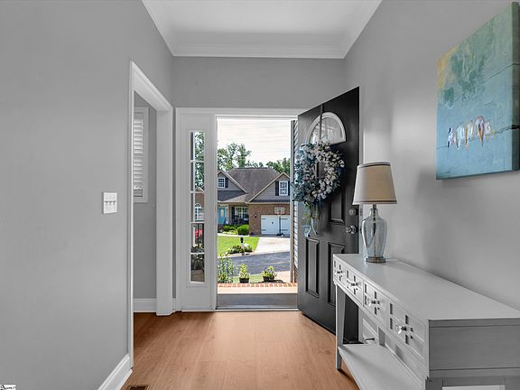 2nd image of 305 Glencrest Ct