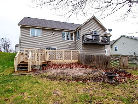 3rd image of 1066 Bluebird Ln