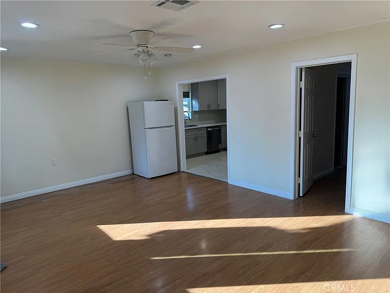 13725 Kenmore Ave — Photo 5