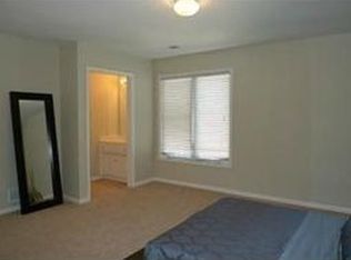 425 NE Oaks Ridge Dr, Blue Springs, MO 64064