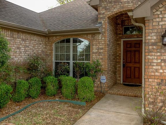 4th image of 501 Briaroaks Dr