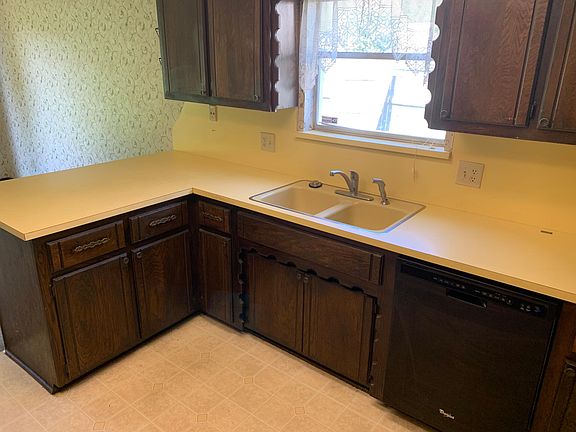 4th image of 10305 Leicester Dr