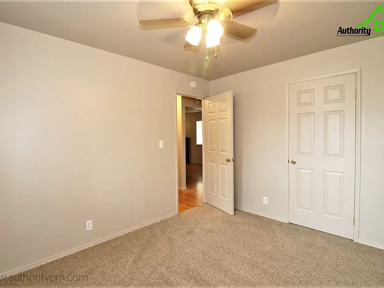 3909 Mercury Dr — Photo 16