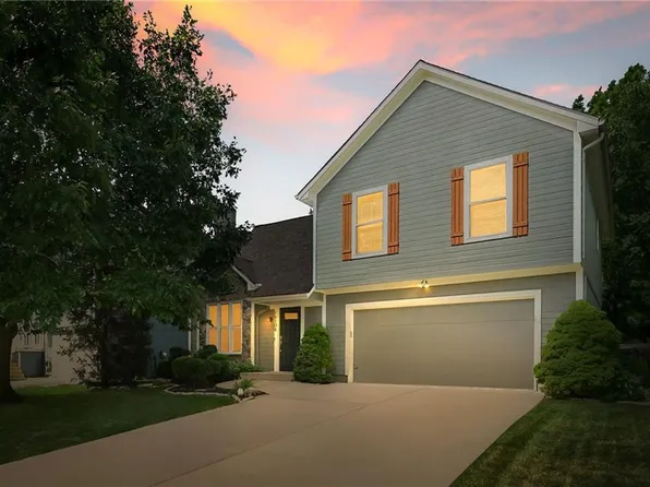 16208 Sunset St, Olathe, KS 66062