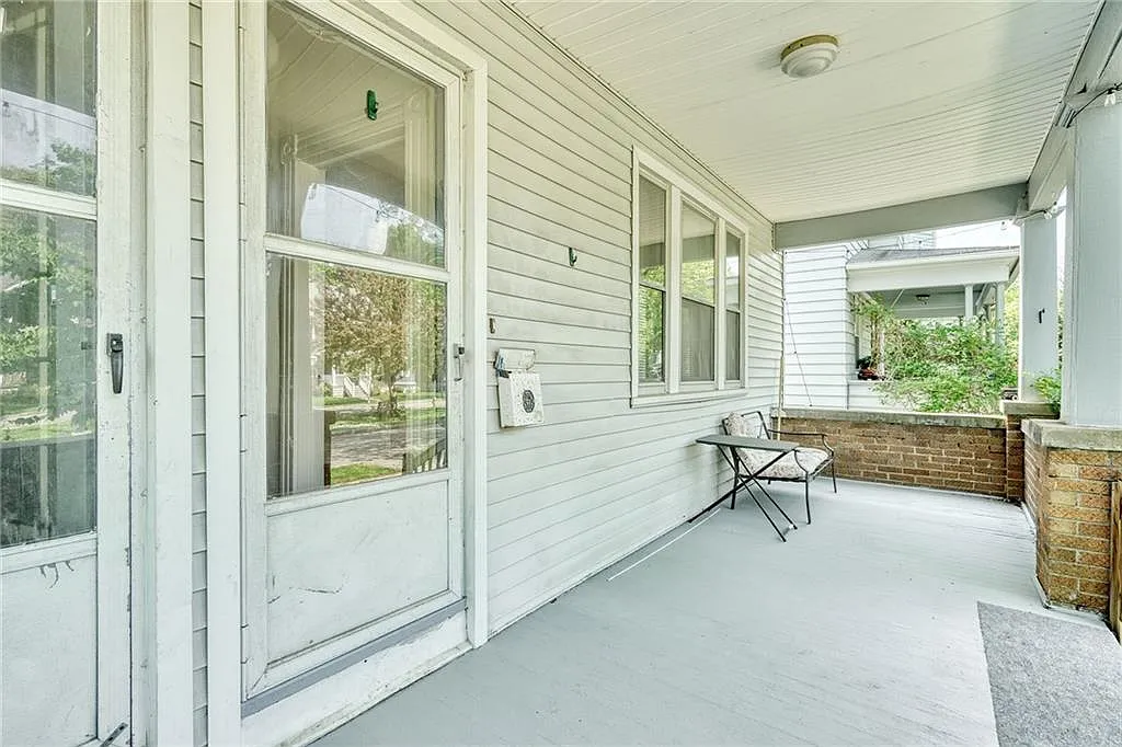 2 bed, 1126 sqft, $1,600 — Photo 4