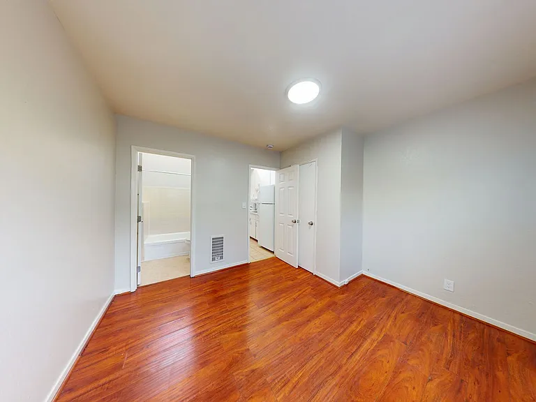 945 S 45th St — Photo 14