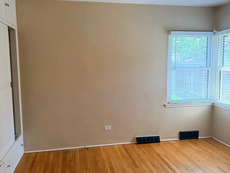 1 spacious bedroom with hardwood floors and windows looking out over your own private, fenced backyard. Built in closet.