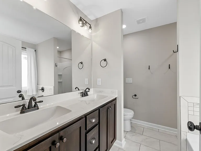 805 Waldon Ct — Photo 18