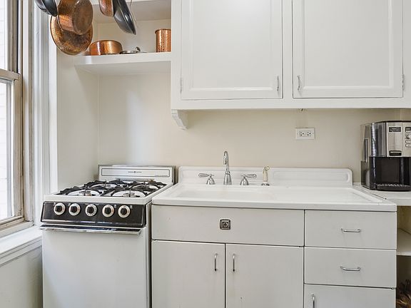 5th image of 59 W 12th St APT 6F