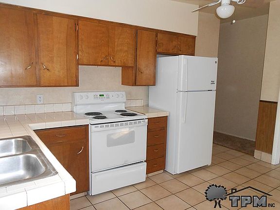 5th image of 829 N 600th St E