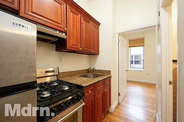 Rented by Mdrn Residential | media 5