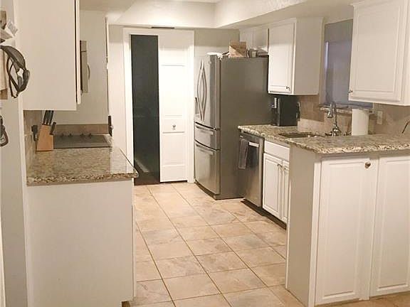 3rd image of 1625 Woodcrest Ln