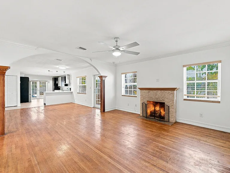 1658 Jackson St — Photo 30