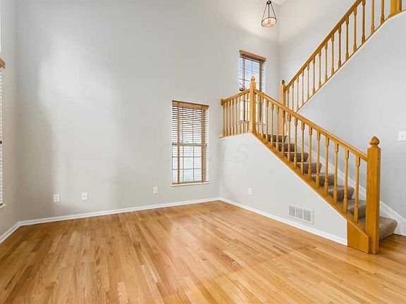 2nd image of 5549 Edgebrook Dr