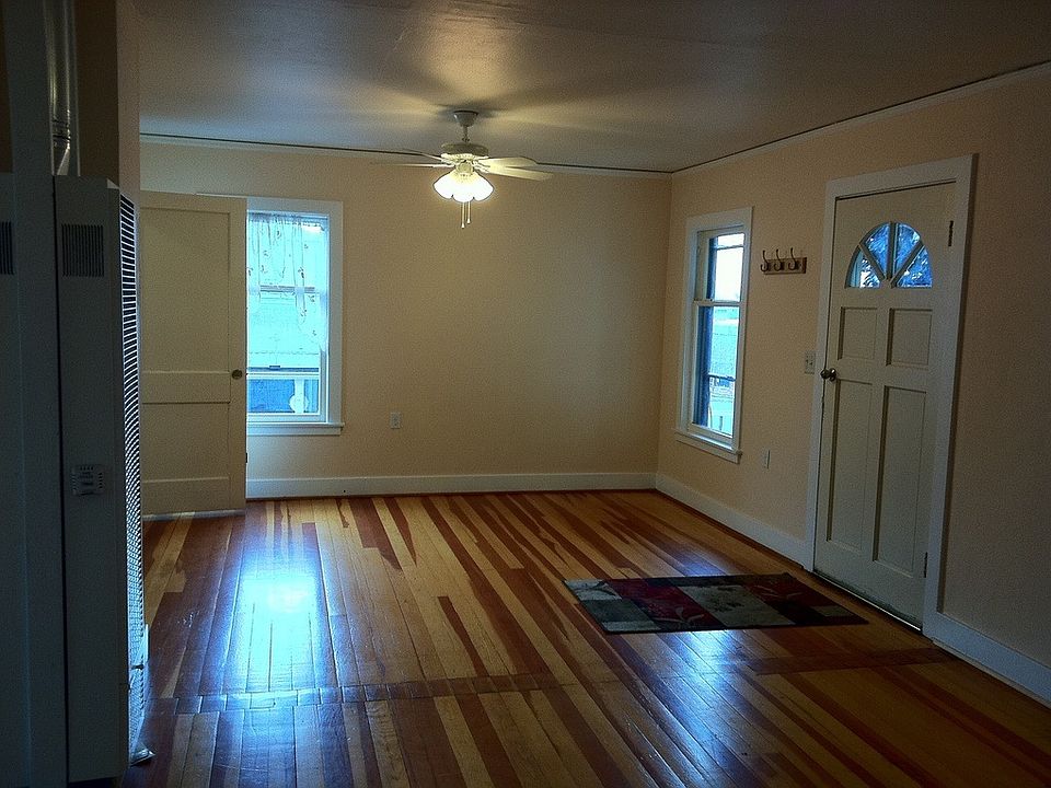2nd image of 121 NE Estes Ave