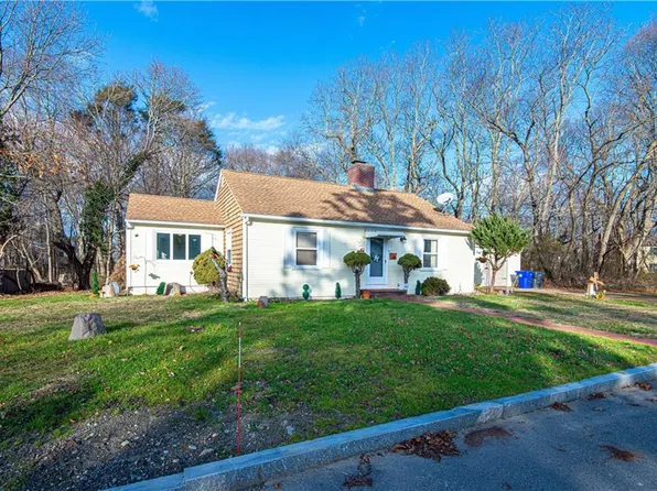 40 Dyer St, Warren, RI 02885