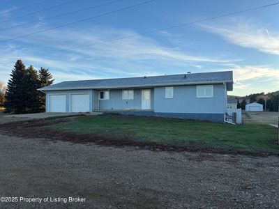 906 N Airport Rd, Hettinger, ND, 58639