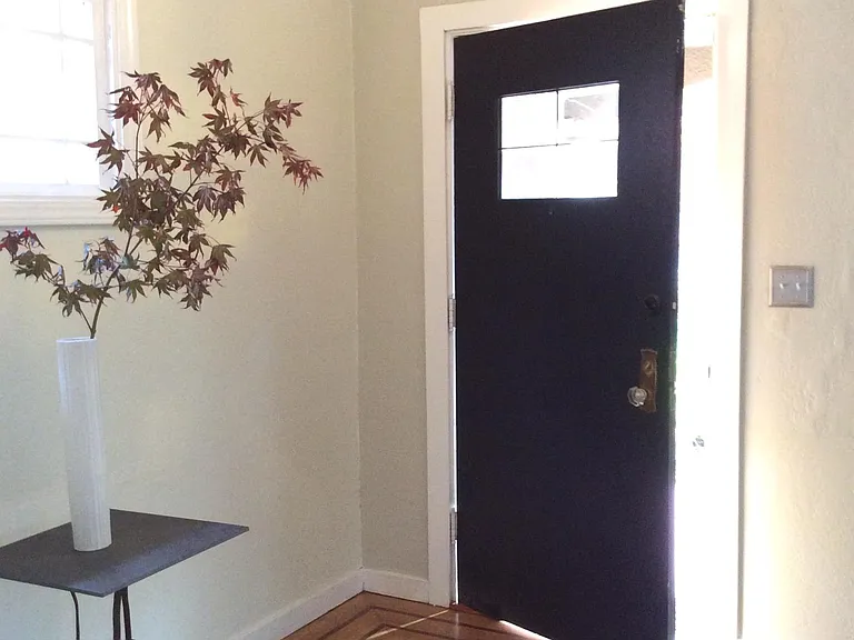 5375 Broadway — Photo 2