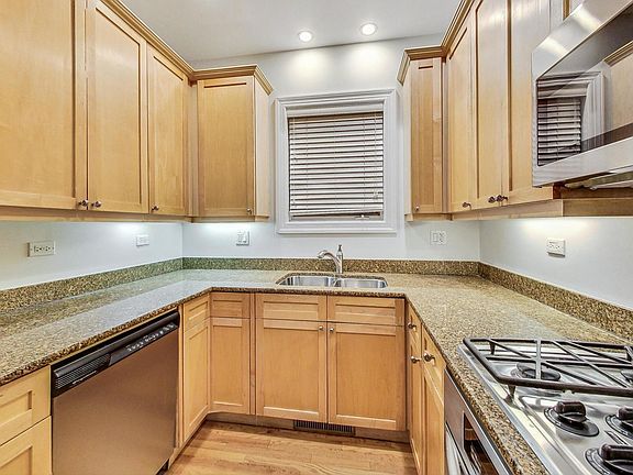 4th image of 1868 N Sheffield Ave #1