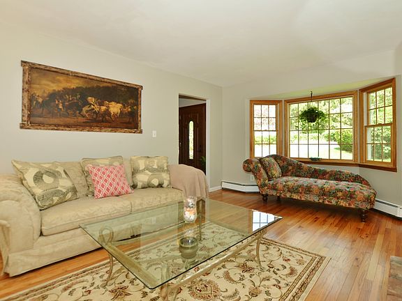 2nd image of 8 Overlook Dr #A