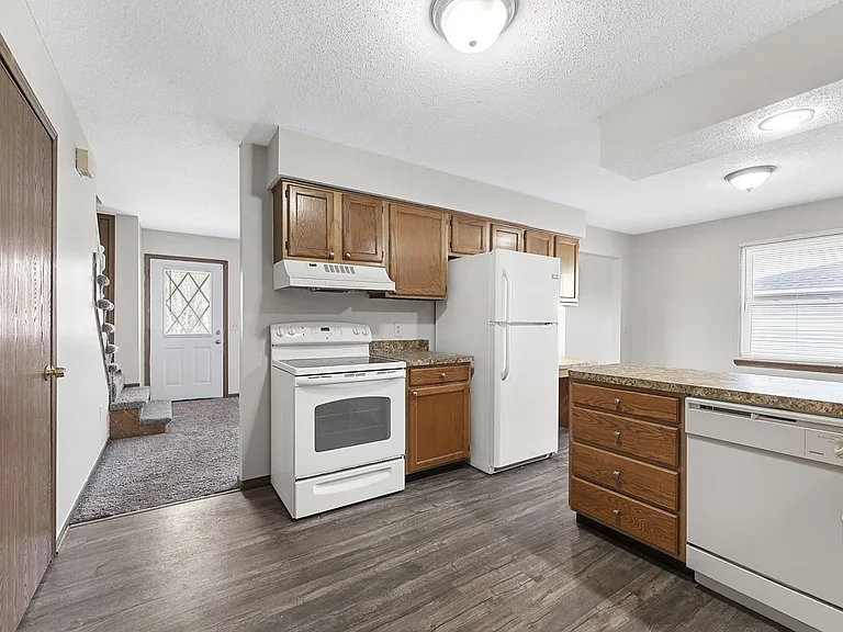 1004 Shadow Ln — Photo 2