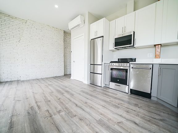 3rd image of 10 Blackwood St #320