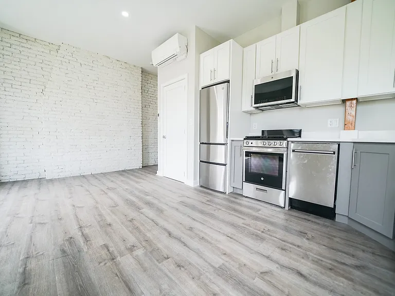 10 Blackwood St #320 — Photo 3