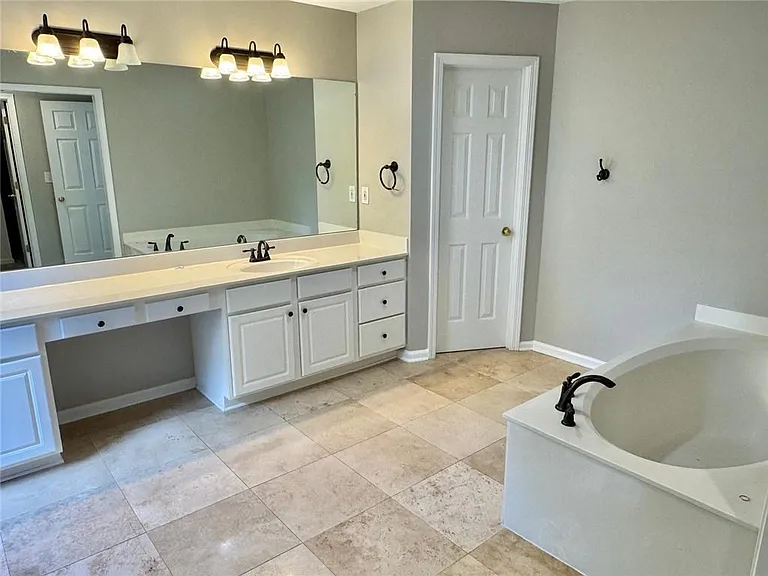 230 Albrighton Ct — Photo 17