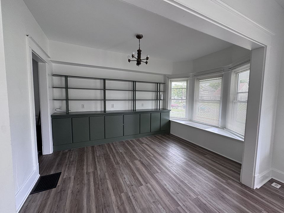 2nd image of 710 14th Ave