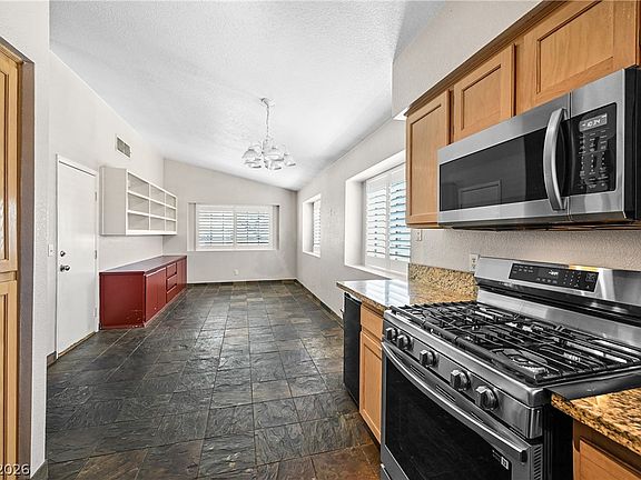 4th image of 301 Lander Dr