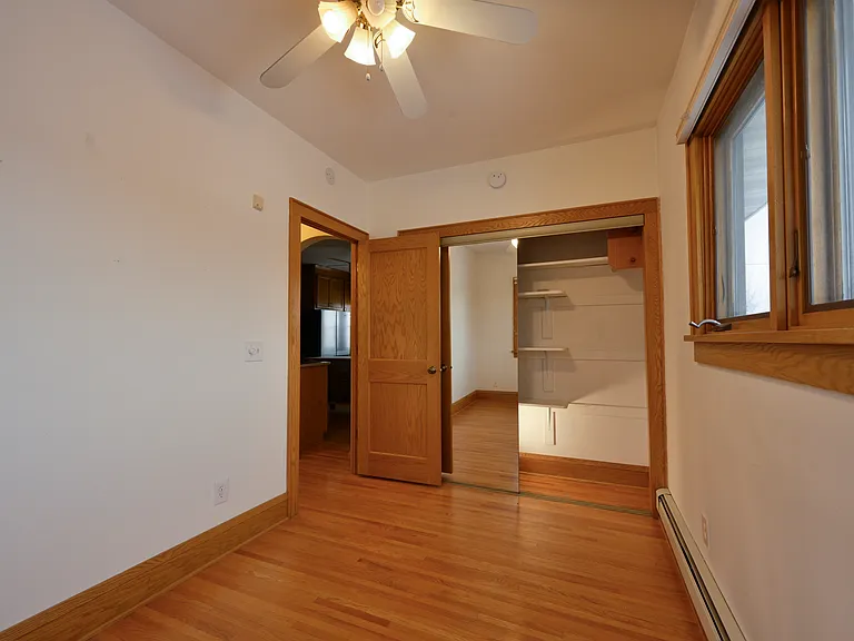 1303 Vincent Ave N — Photo 18