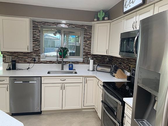 4th image of 7800 N Zarragoza Dr