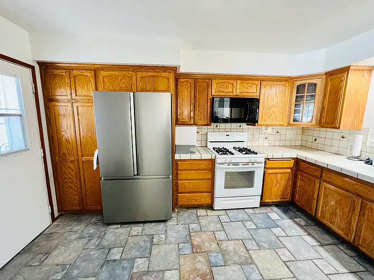 1203 Marline Ave — Photo 7