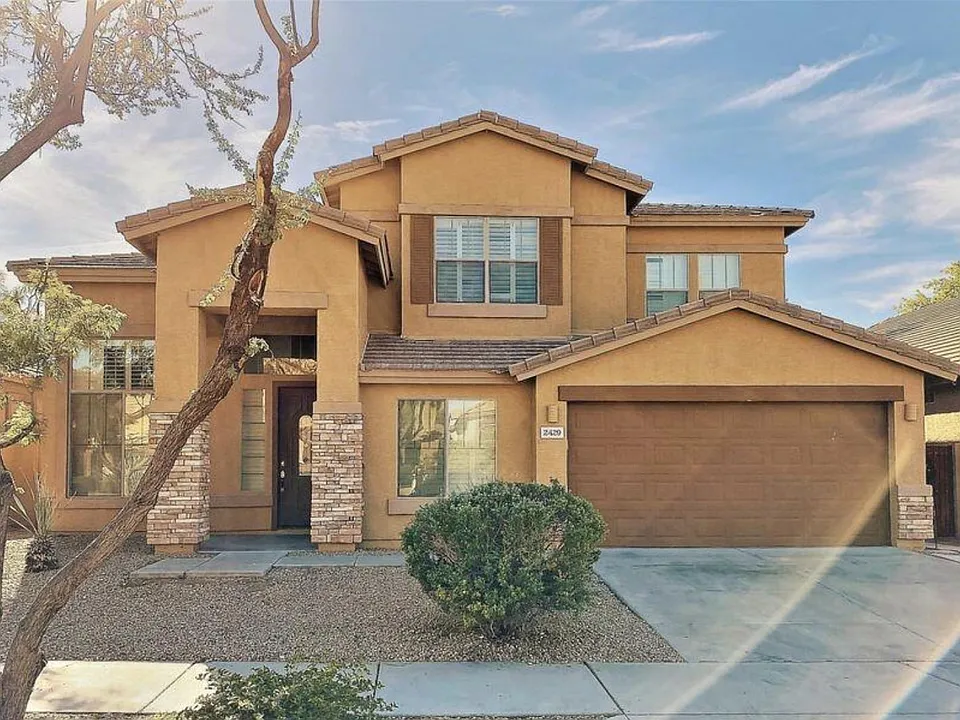 2429 W Red Range Way