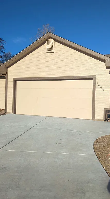 4 bed, 2400 sqft, $2,000 — Photo 1