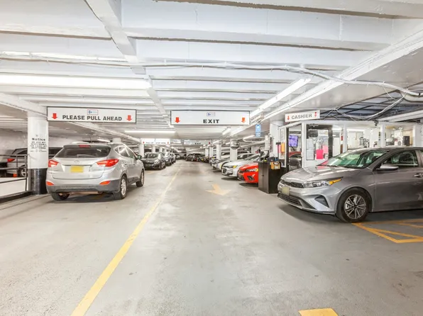 70-25 Yellowstone Boulevard image 21 of 35