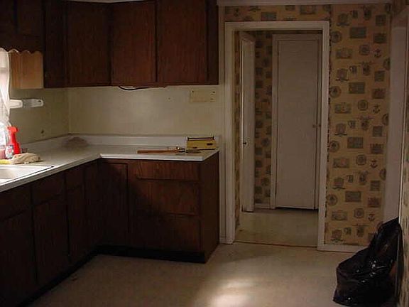 3rd image of 7898 W Heavin St