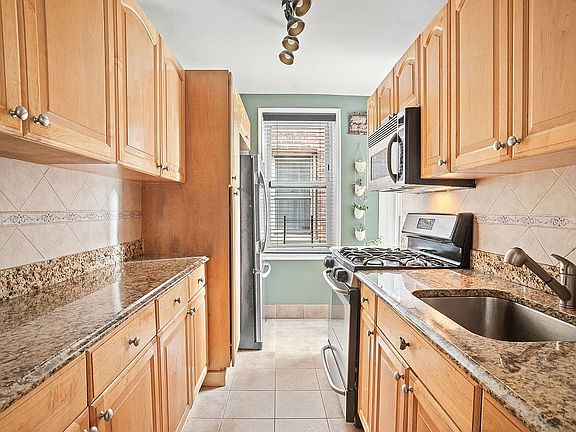 5th image of 340 Haven Ave APT 5T