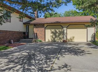421 Bowman Rd, Wisconsin Dells, WI 53965